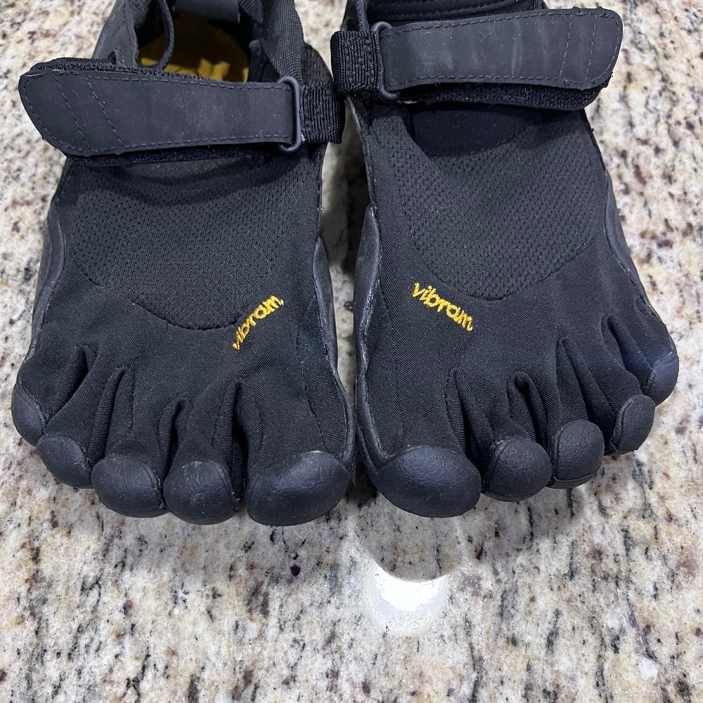 Vibram FiveFingers Minimalist Barefoot Women's Size 8 Black